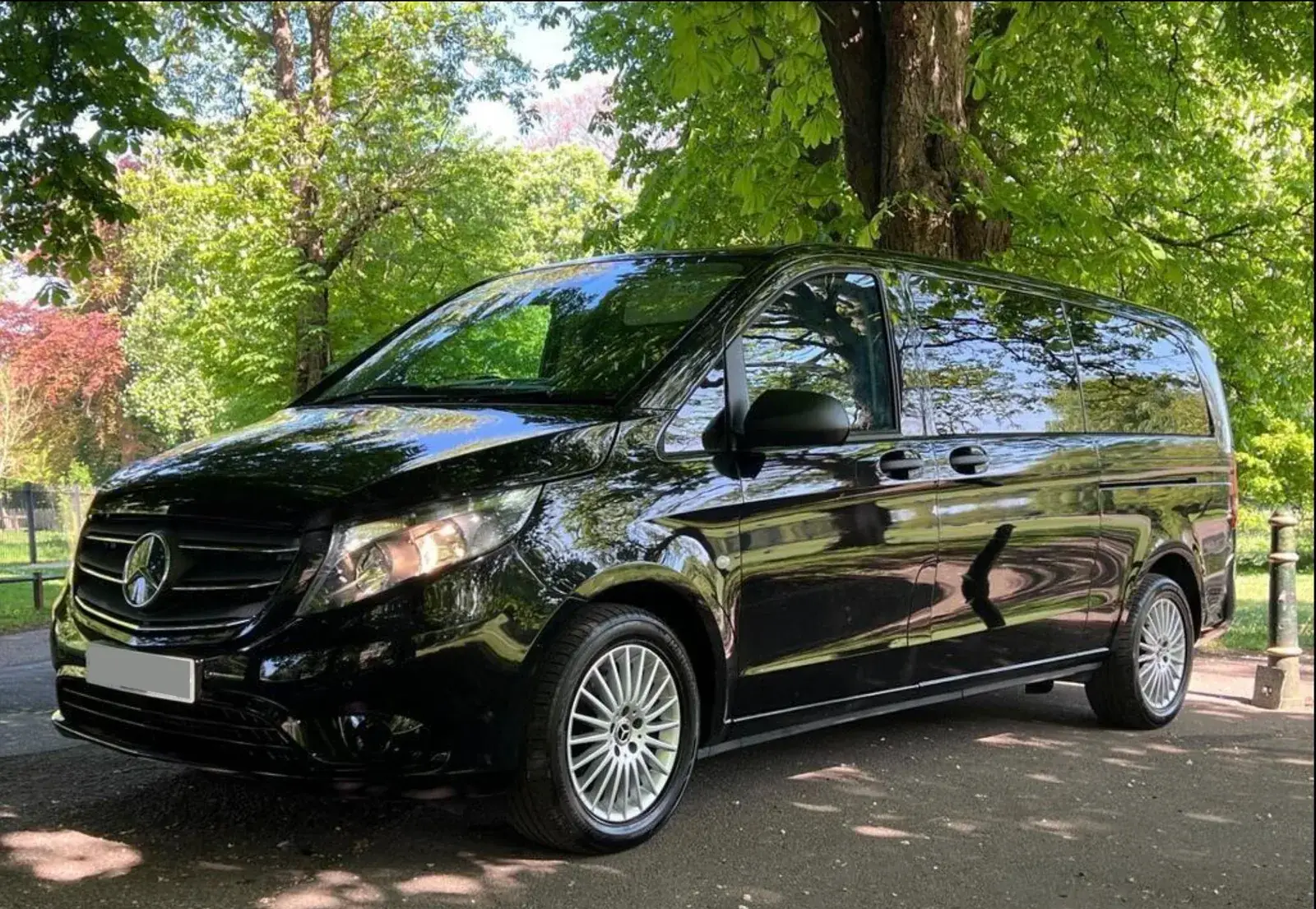 Mercedes-Benz Vito exterior, front three-quarter view